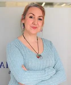 Jessica Jiménez, profesional especializada en la valoración económica de automóviles en Granada